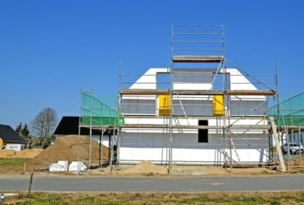Casas prefabricadas en terreno: Una práctica cada vez más presente en España