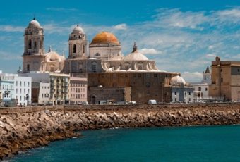 Comprar terrenos en España: Las mejores zonas de playa, montaña y ciudad