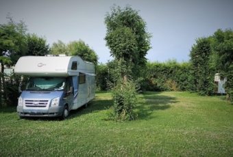 Vivir en una caravana en terreno rústico ¿Es posible?