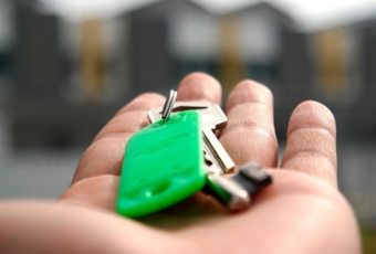 Vivir de rentas arrendando solares ¿Comprar un terreno para alquilar ?