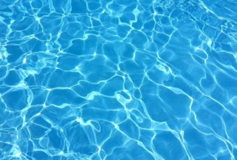 Tipos, ubicación y permisos necesarios para construir una piscina en un terreno