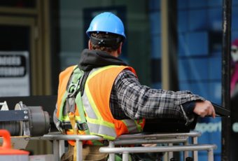 ¿Cómo elegir una constructora para un terreno?