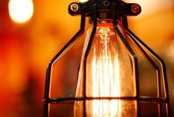 Consejos para iluminar el jardín o terraza exterior de una parcela