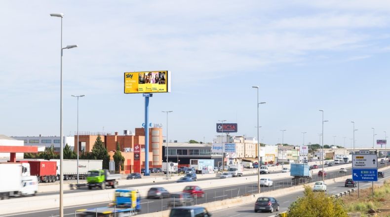 ¿Cómo rentabilizar un terreno con la publicidad de las vallas digitales?