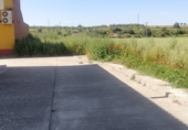 Участок с зданием в плохом состоянии на продажу в городе El Puente del Arzobispo Фото