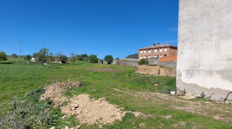 Badajoz - Cabeza del Buey - 30000m2