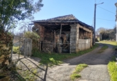 Дом с участком на продажу в городе O Curro Фото