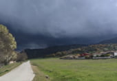 Отдельно стоящий дом с участком на продажу в городе Higuera de las Dueñas Фото