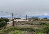 Участок с постройкой на продажу в городе La Esperanza Фото