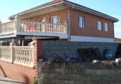 Отдельно стоящий дом с участком на продажу в городе Muelas del Pan Фото