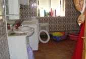 Отдельно стоящий дом с участком на продажу в городе Muelas del Pan Фото