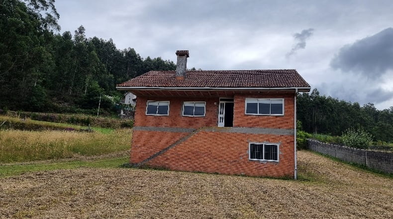 La Coruña - Santiago de Compostela - 2000m2