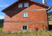 Отдельно стоящий дом с участком на продажу в городе Сантьяго-де-Компостела Фото