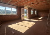 Отдельно стоящий дом с участком на продажу в городе Сантьяго-де-Компостела Фото