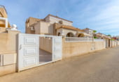 Chalet adosado con terreno en venta en la Calle Garcilaso de la Vega, Torrevieja, ref: TR183512 foto
