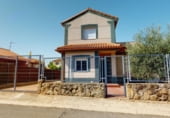 Chalet independiente con terreno en venta en la España, Chiloeches, ref: TR169284 foto