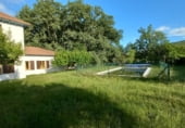 Отдельно стоящий дом с участком на продажу в городе La Vecilla de Curueño Фото