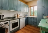 Отдельно стоящий дом с участком на продажу в городе La Vecilla de Curueño Фото