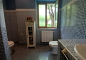 Отдельно стоящий дом с участком на продажу в городе La Vecilla de Curueño Фото