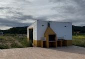 Загородный дом с участком на продажу в городе Liétor Фото