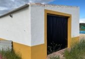 Загородный дом с участком на продажу в городе Liétor Фото