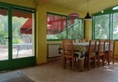 Загородный дом с участком на продажу в городе Candeleda Фото
