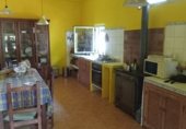 Загородный дом с участком на продажу в городе Candeleda Фото