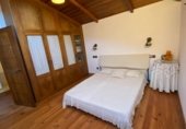 Отдельно стоящий дом с участком на продажу в городе Barcelos Фото