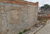Участок с зданием в плохом состоянии на продажу в городе Oliva Фото
