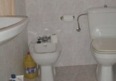 Дом с участком на продажу в городе Albalá Фото