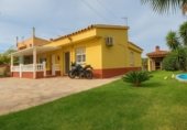 Отдельно стоящий дом с участком на продажу в городе el Catllar Фото