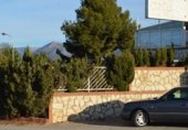 Отдельно стоящий дом с участком на продажу в городе Бенидорм Фото