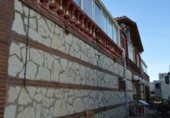 Отдельно стоящий дом с участком на продажу в городе Бенидорм Фото