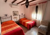Chalet independiente con terreno en alquiler en la España, Baena, ref: TR398356 foto