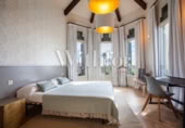Chalet independiente con terreno en alquiler en la España, Barcelona, ref: TR399858 foto