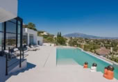 Chalet independiente con terreno en alquiler en la España, Marbella, ref: TR398345 foto