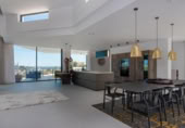 Chalet independiente con terreno en alquiler en la España, Marbella, ref: TR398345 foto