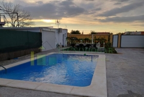 Los Palacios y Villafranca 600&nbsp;м²