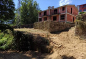 Отдельно стоящий дом с участком на продажу в городе Puenteareas Фото