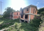 Отдельно стоящий дом с участком на продажу в городе Puenteareas Фото