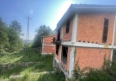 Отдельно стоящий дом с участком на продажу в городе Puenteareas Фото