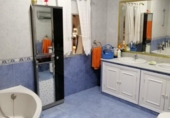 Отдельно стоящий дом с участком на продажу в городе Utrera Фото