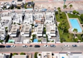 Отдельно стоящий дом с участком на продажу в городе Lorca Фото