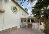 Chalet independiente con terreno en venta en la España, Elche, ref: TR399314 foto