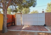 Chalet independiente con terreno en venta en la España, Alicante, ref: TR398740 foto
