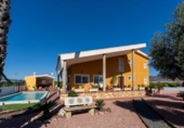 Chalet independiente con terreno en venta en la España, Orihuela, ref: TR399347 foto