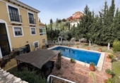 Chalet independiente con terreno en venta en la España, Málaga, ref: TR398199 foto