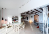 Отдельно стоящий дом с участком на продажу в городе Moraira Фото
