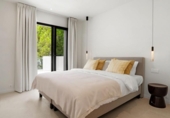 Chalet independiente con terreno en venta en la España, Benahavís, ref: TR398775 foto