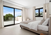 Chalet independiente con terreno en venta en la España, Benahavís, ref: TR398775 foto